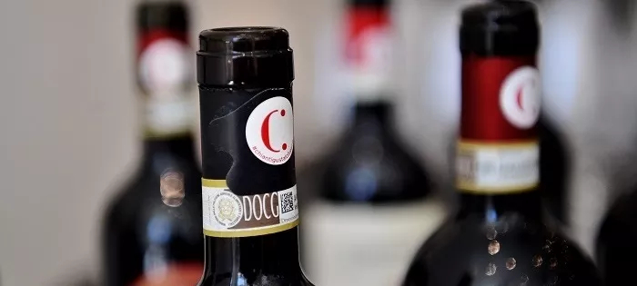 Vino in polvere spacciato per Chianti e false etichette